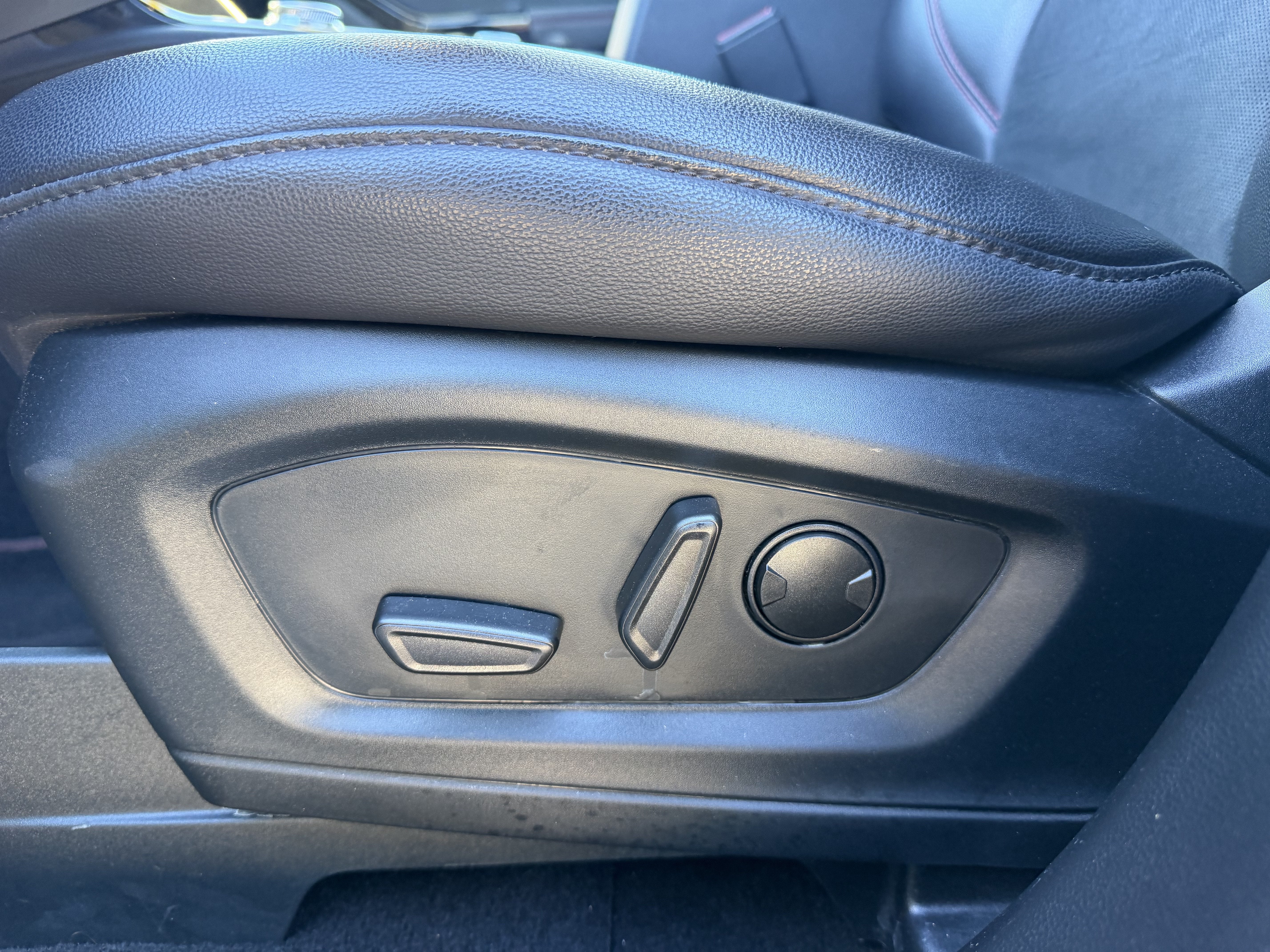 2024 Ford Explorer ST-Line