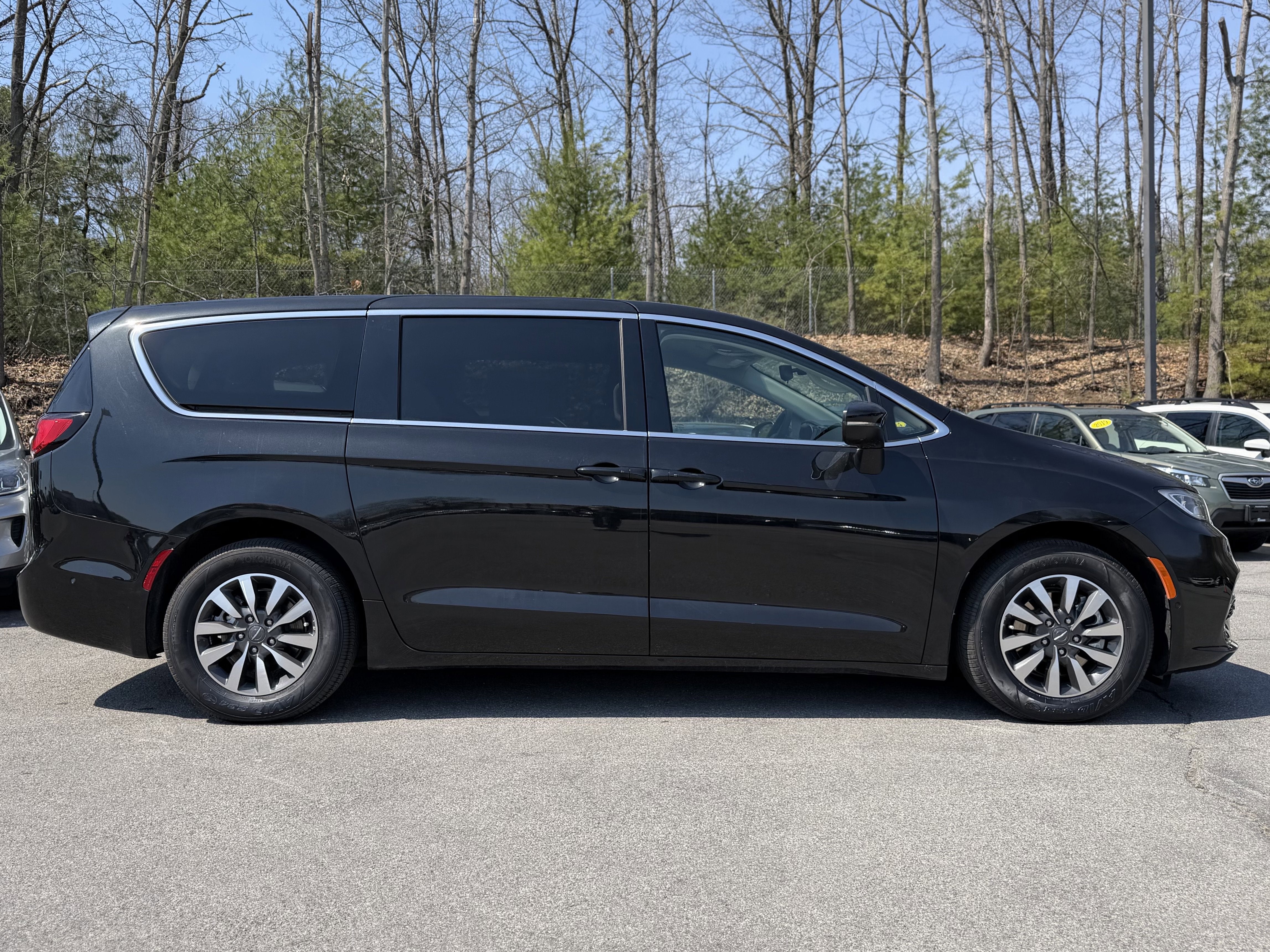 2023 Chrysler Pacifica Hybrid Touring L
