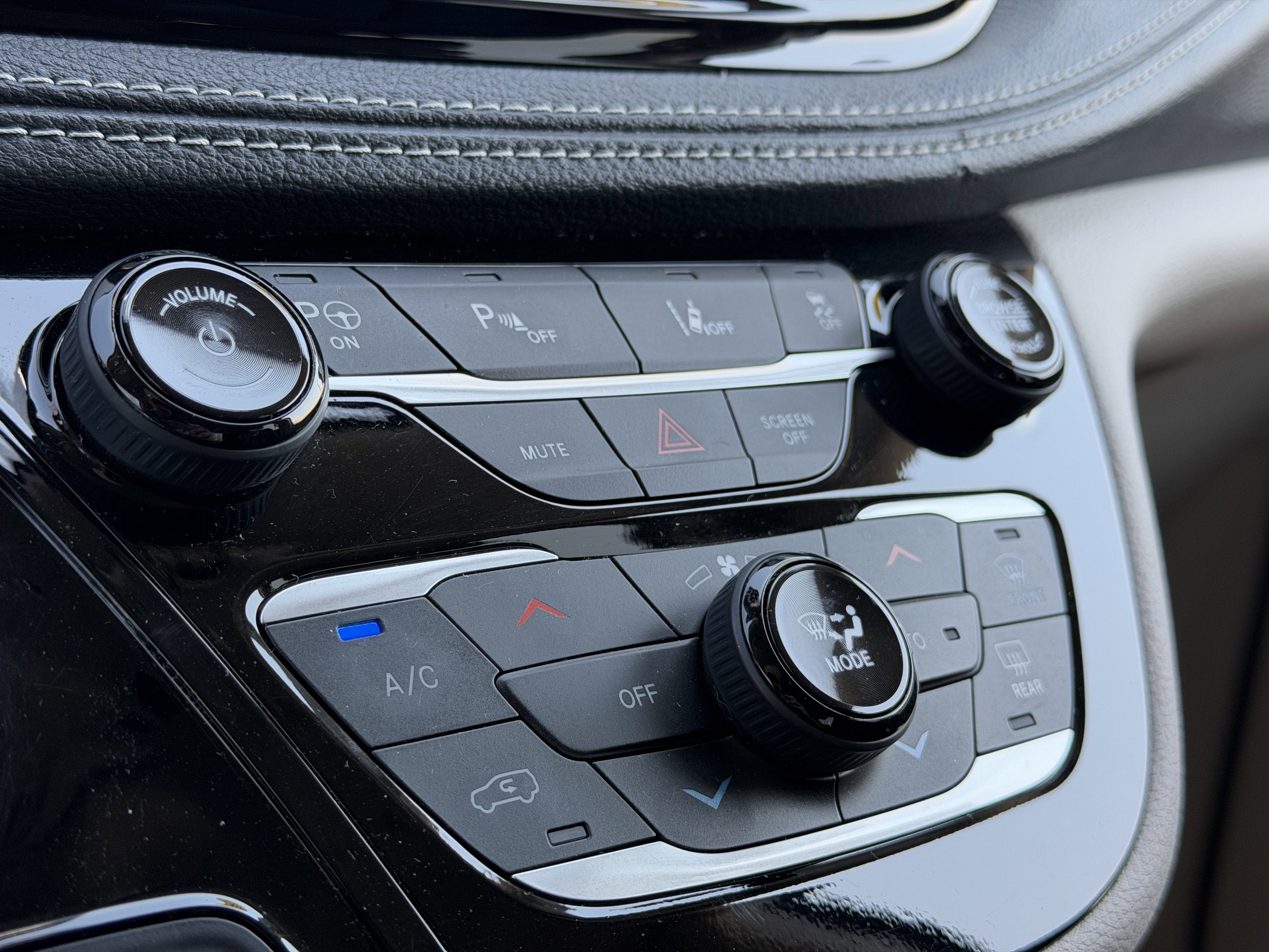 2023 Chrysler Pacifica Hybrid Touring L