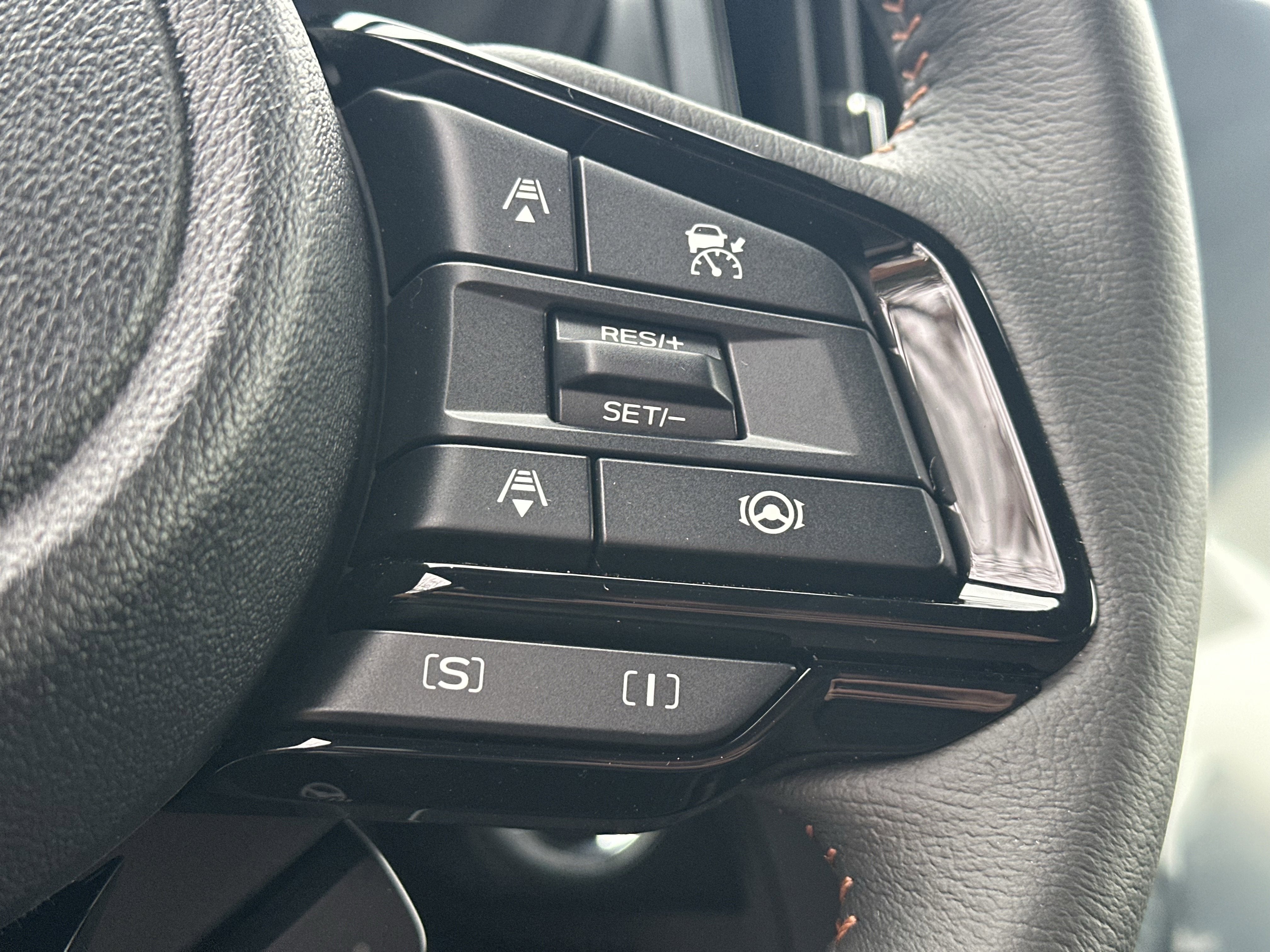 2025 Subaru FORESTER Touring Hybrid