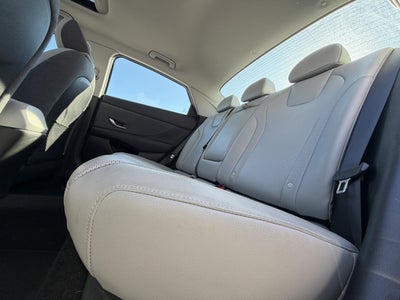 2022 Hyundai Elantra Limited