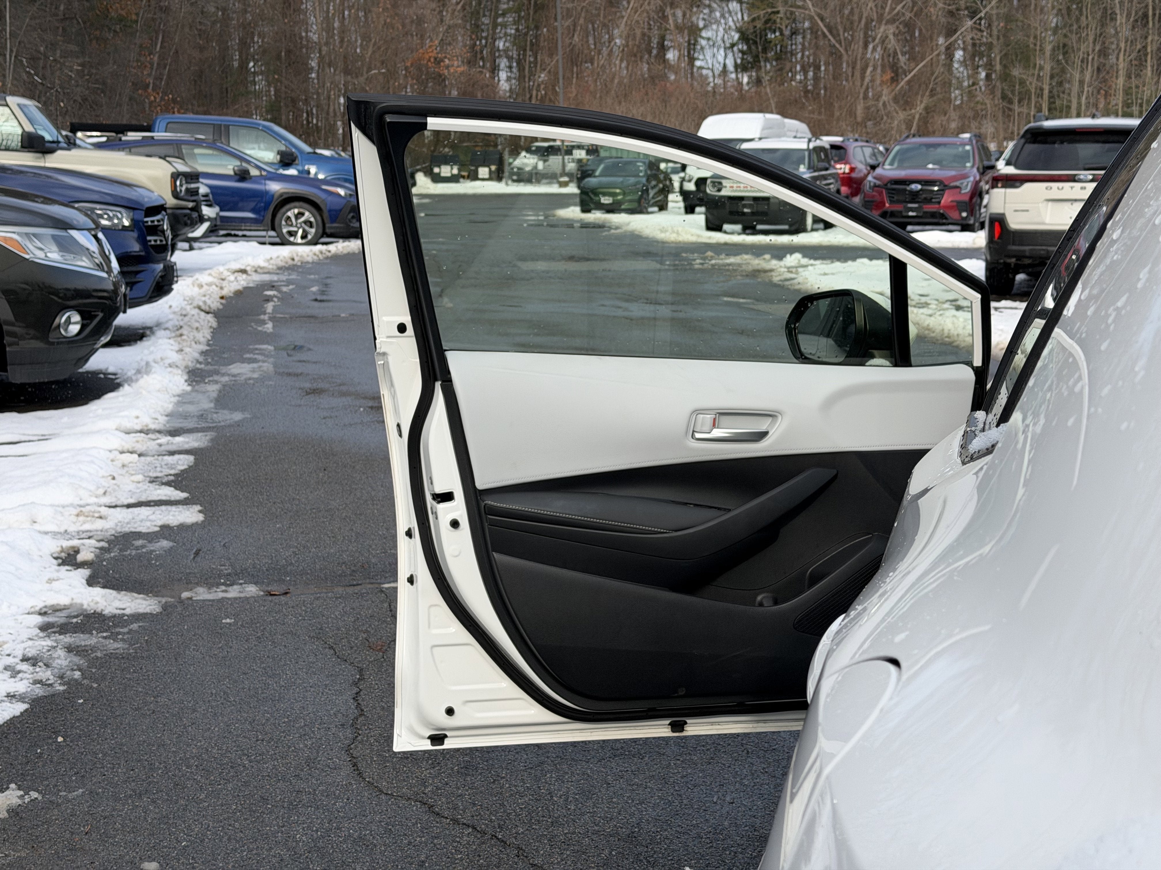2025 Toyota Corolla Hatchback SE