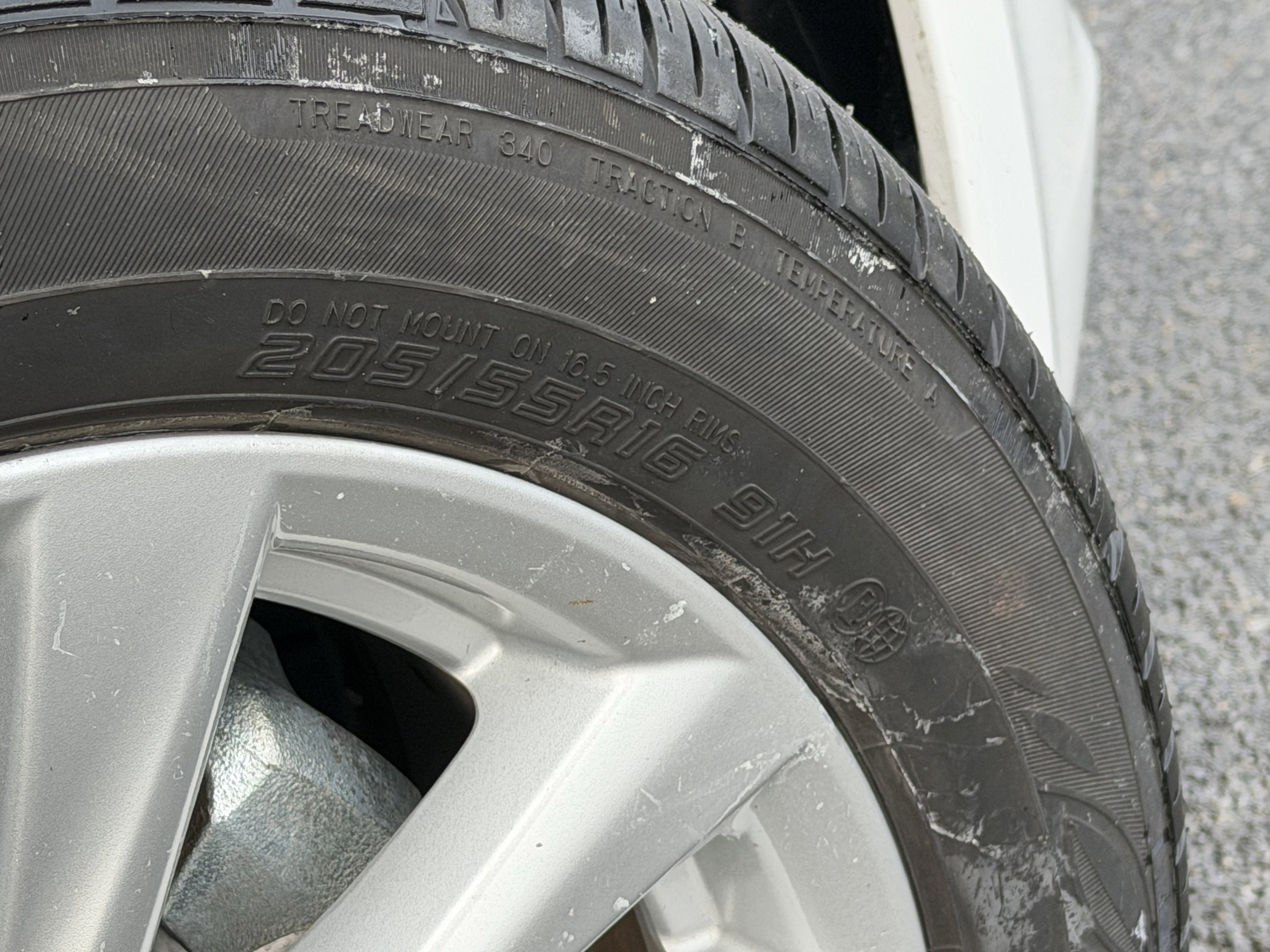 2025 Toyota Corolla Hatchback SE